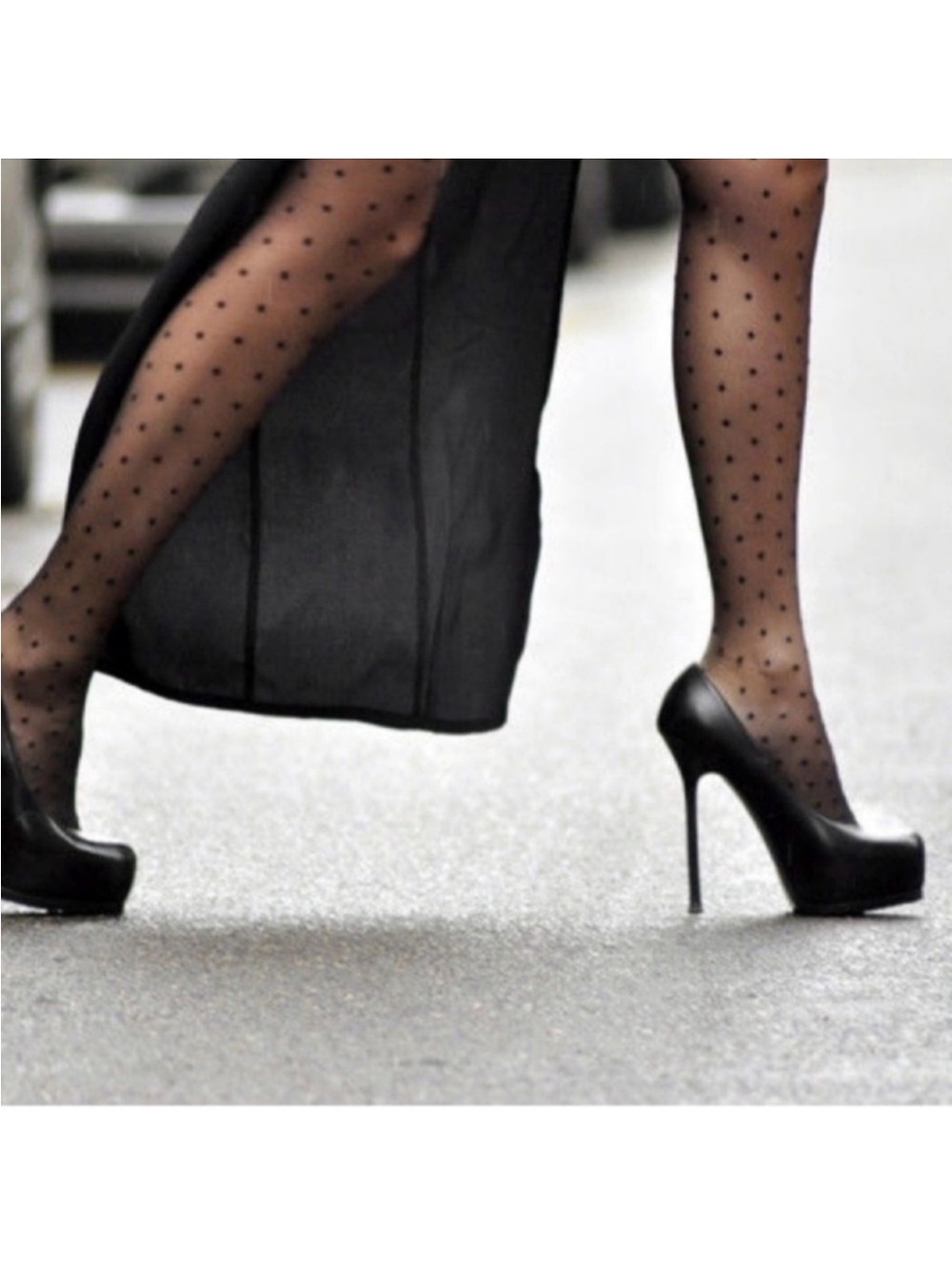 Yves Saint Laurent Black Leather Round-Toe Pumps
